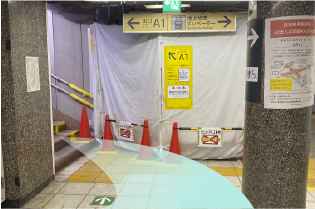 地上 (A2) に出て、ココカラファインさんを左手にします。